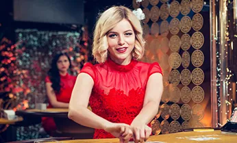 Hình ảnh đá gà truyền thống tại đấu trường